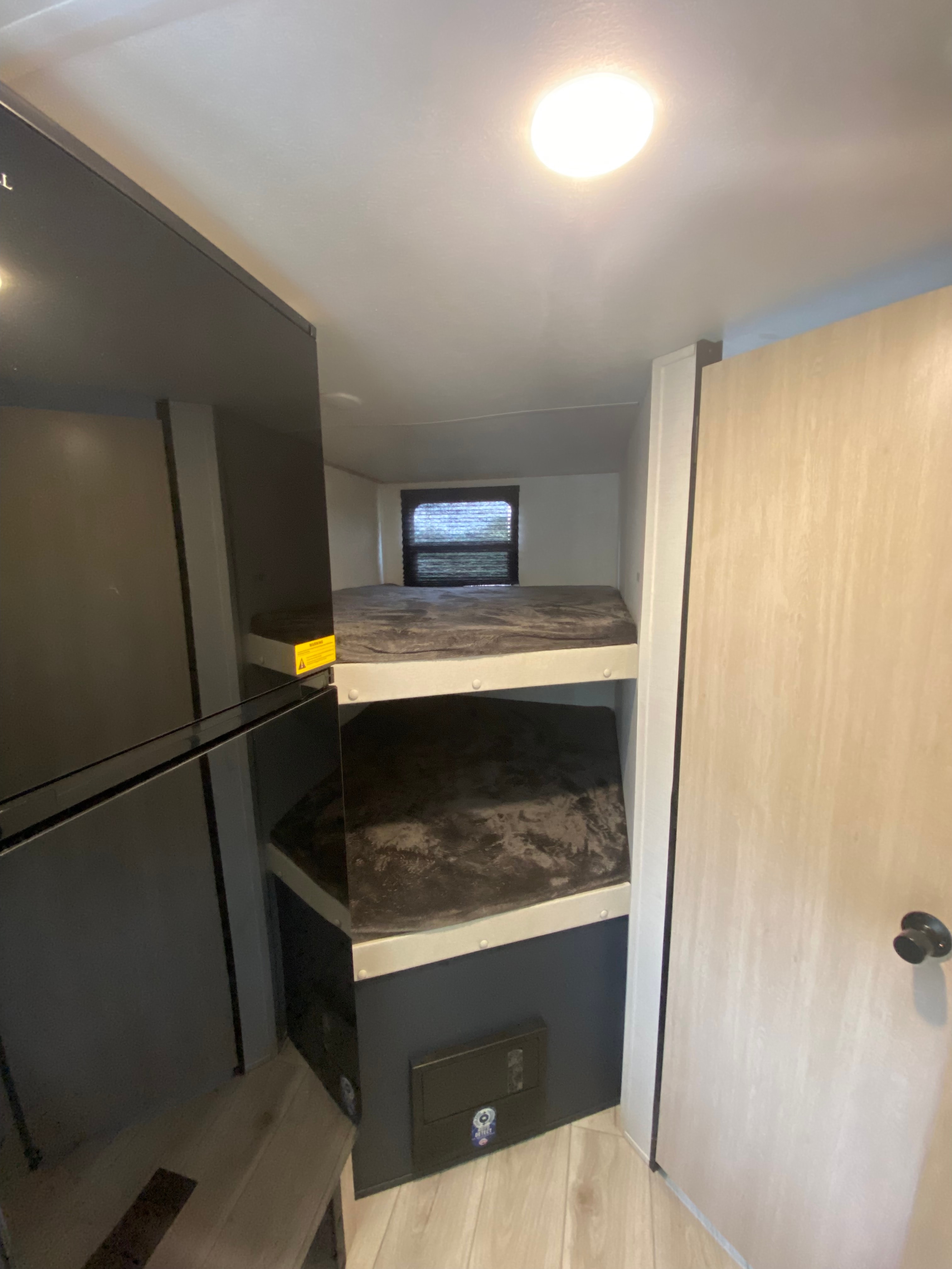 Brand New 2024 Prime Time Avenger! Sleeps 8 people!