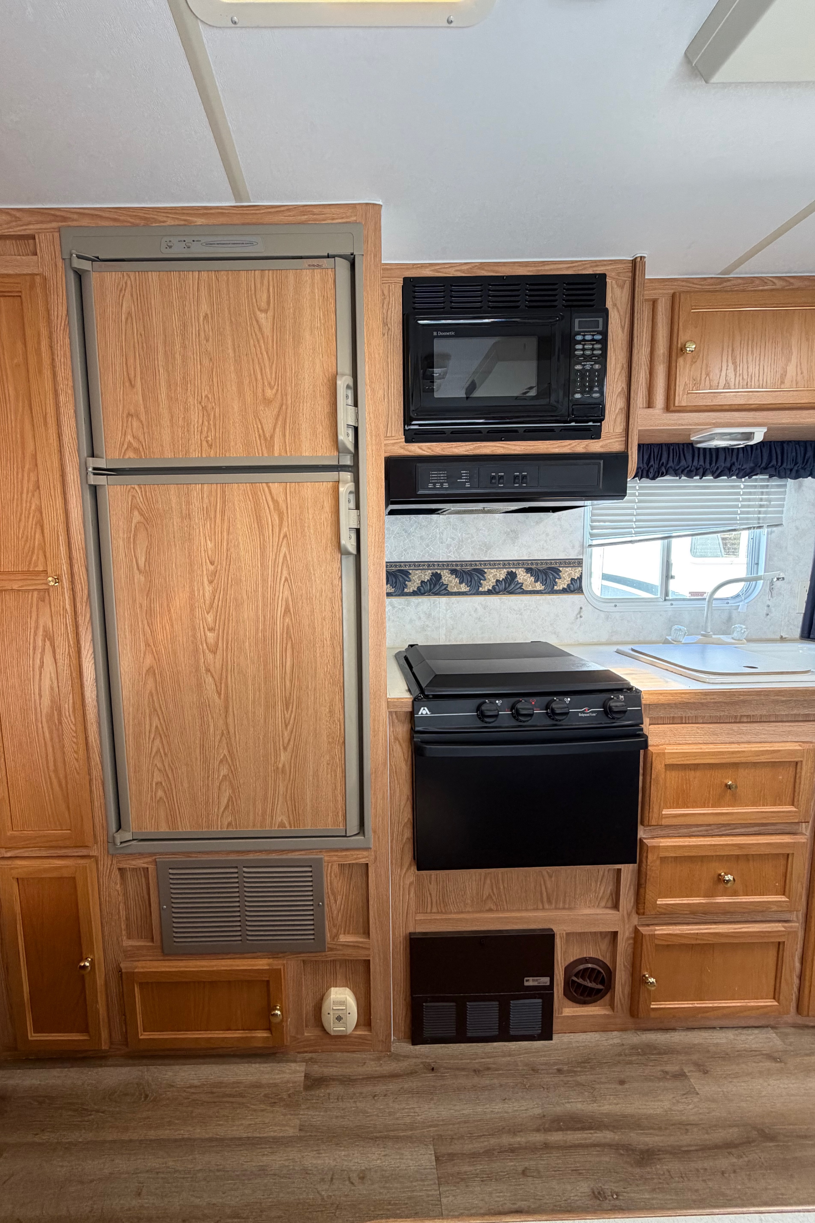 Logan's Travelaire Rustler Travel Trailer