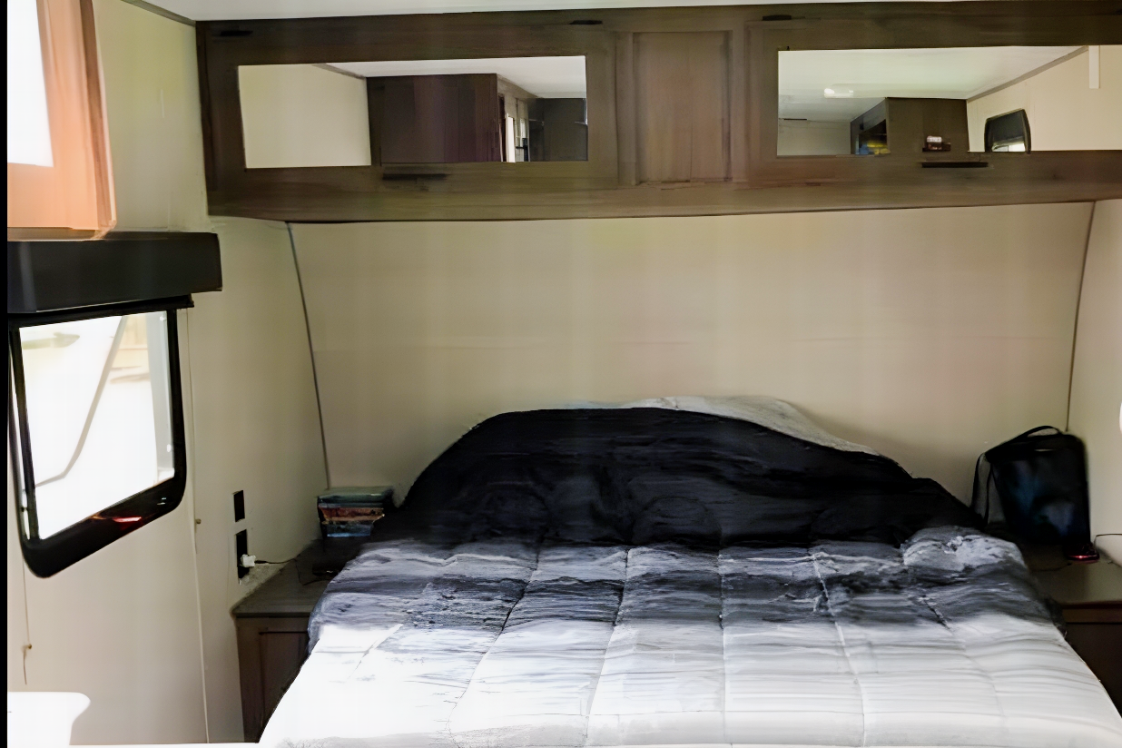 summerlin’s Prime Time Avenger lt Travel Trailer