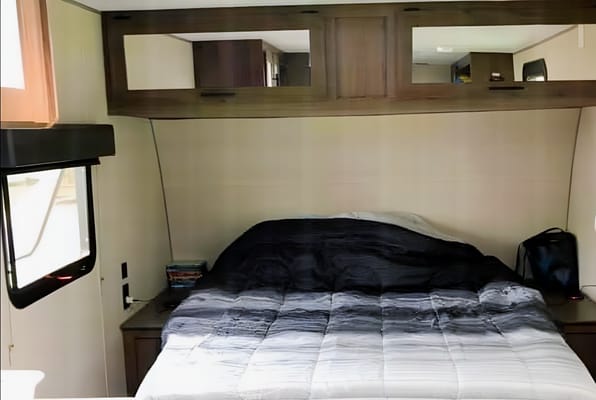summerlin’s Prime Time Avenger lt Travel Trailer