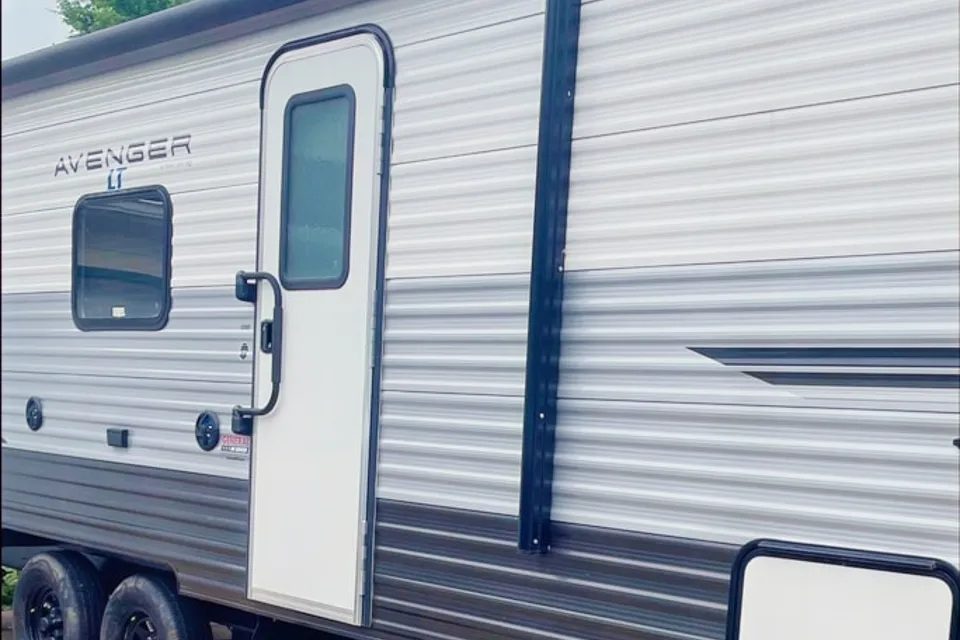 summerlin’s Prime Time Avenger lt Travel Trailer