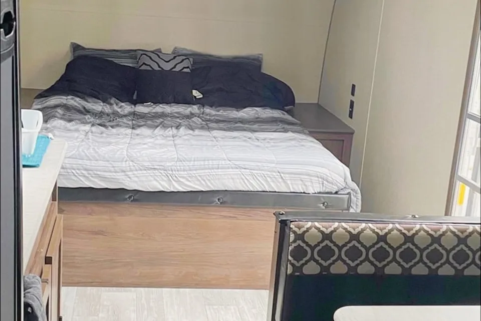 summerlin’s Prime Time Avenger lt Travel Trailer