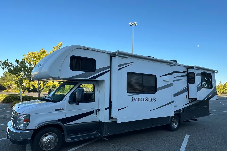 Forest River Forester 2861DS  Luxury Spacious
