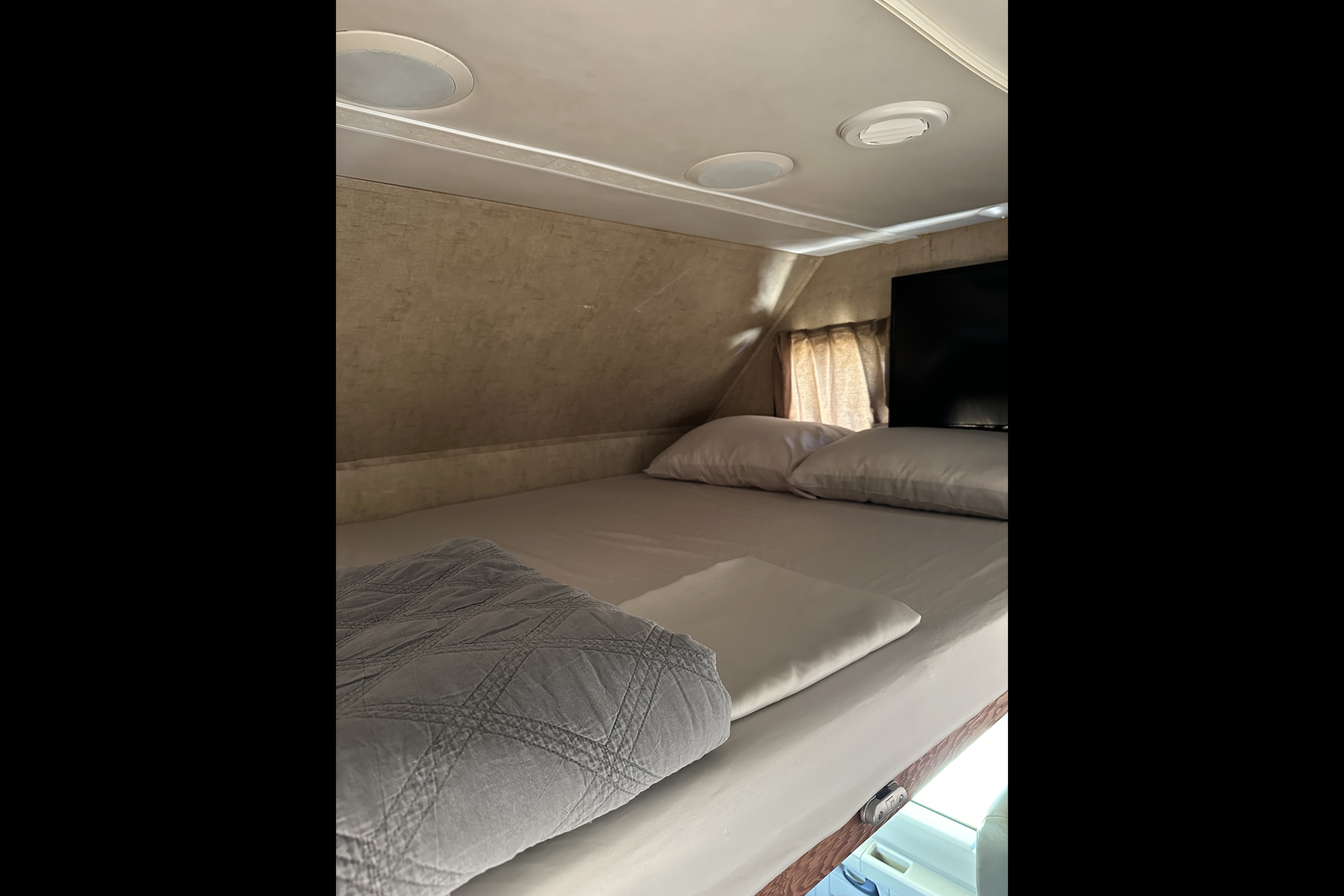 Forest River Forester 2861DS  Luxury Spacious