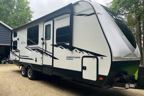 Emily's East to West Alta 2100mbh Travel Trailer