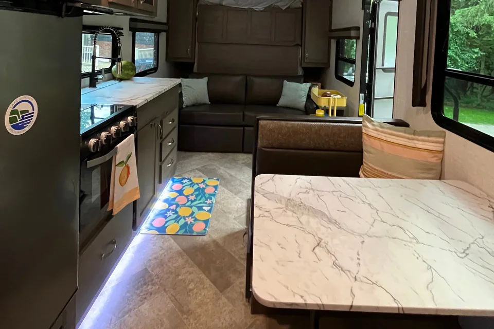 Emily's East to West Alta 2100mbh Travel Trailer