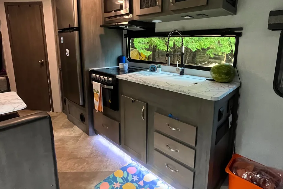 Emily's East to West Alta 2100mbh Travel Trailer