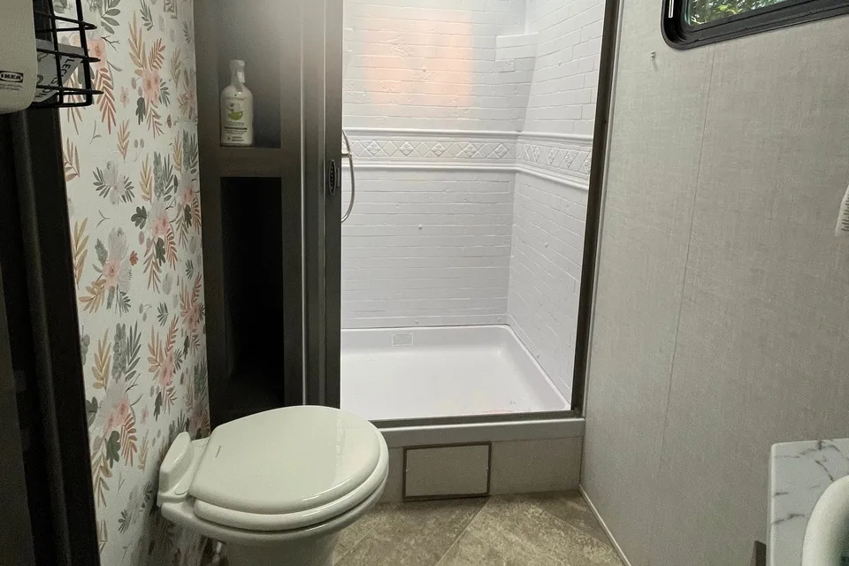 Emily's East to West Alta 2100mbh Travel Trailer
