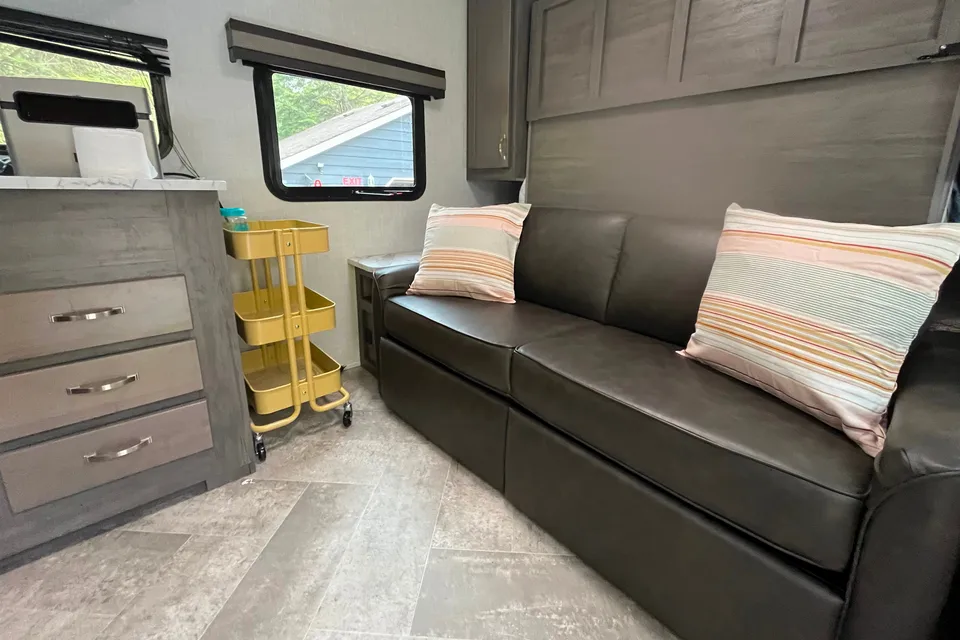 Emily's East to West Alta 2100mbh Travel Trailer