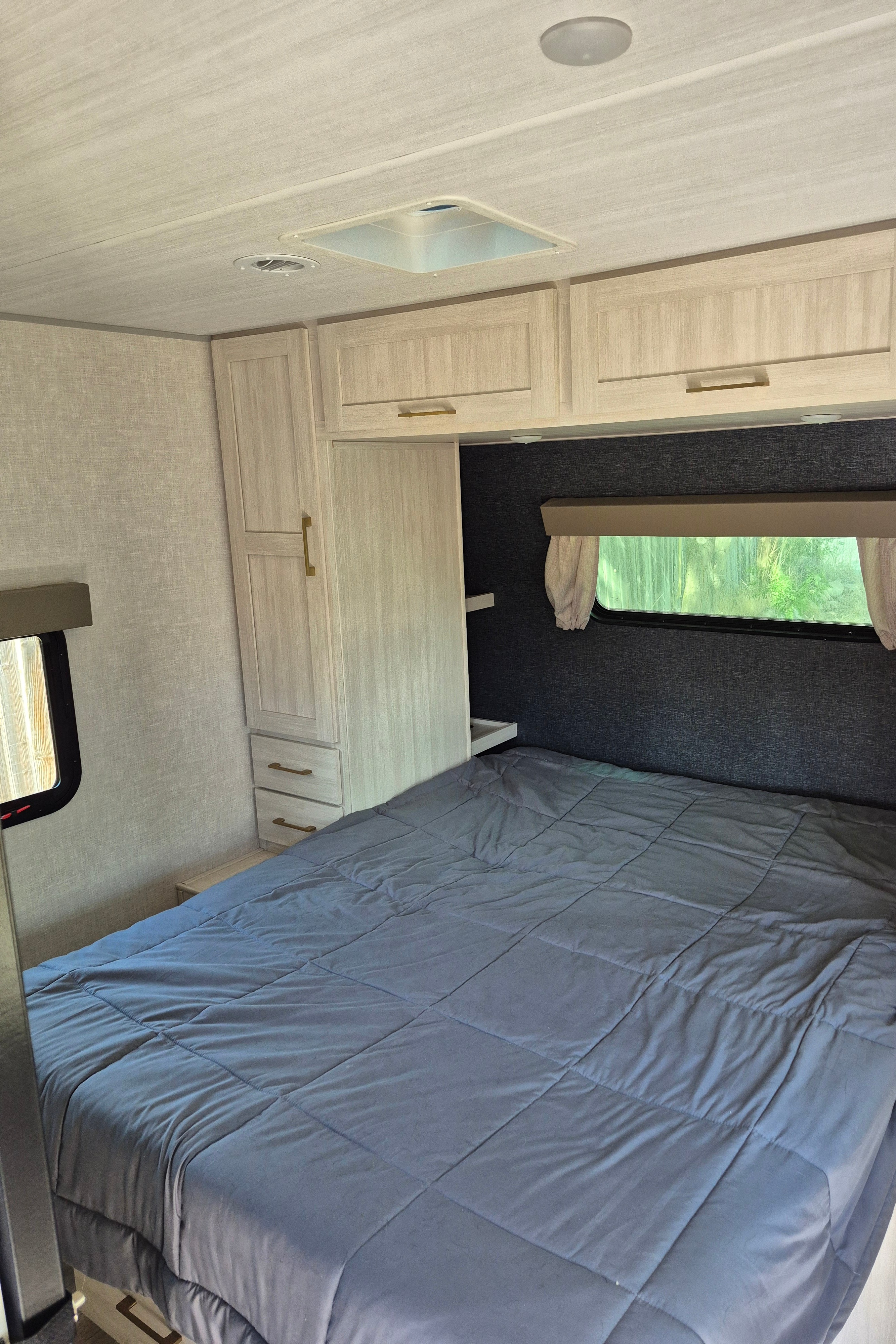 Reyes's Forest River Surveyor legend Travel Trailer