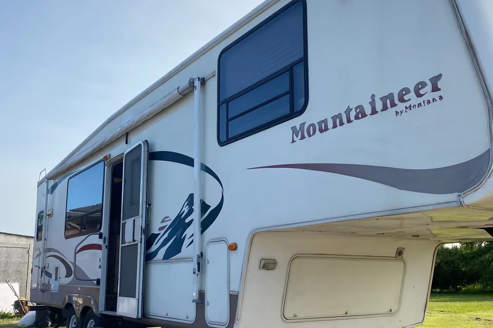 Mountaineer by Montana Fifth Wheel