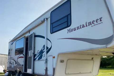 Mountaineer by Montana Fifth Wheel