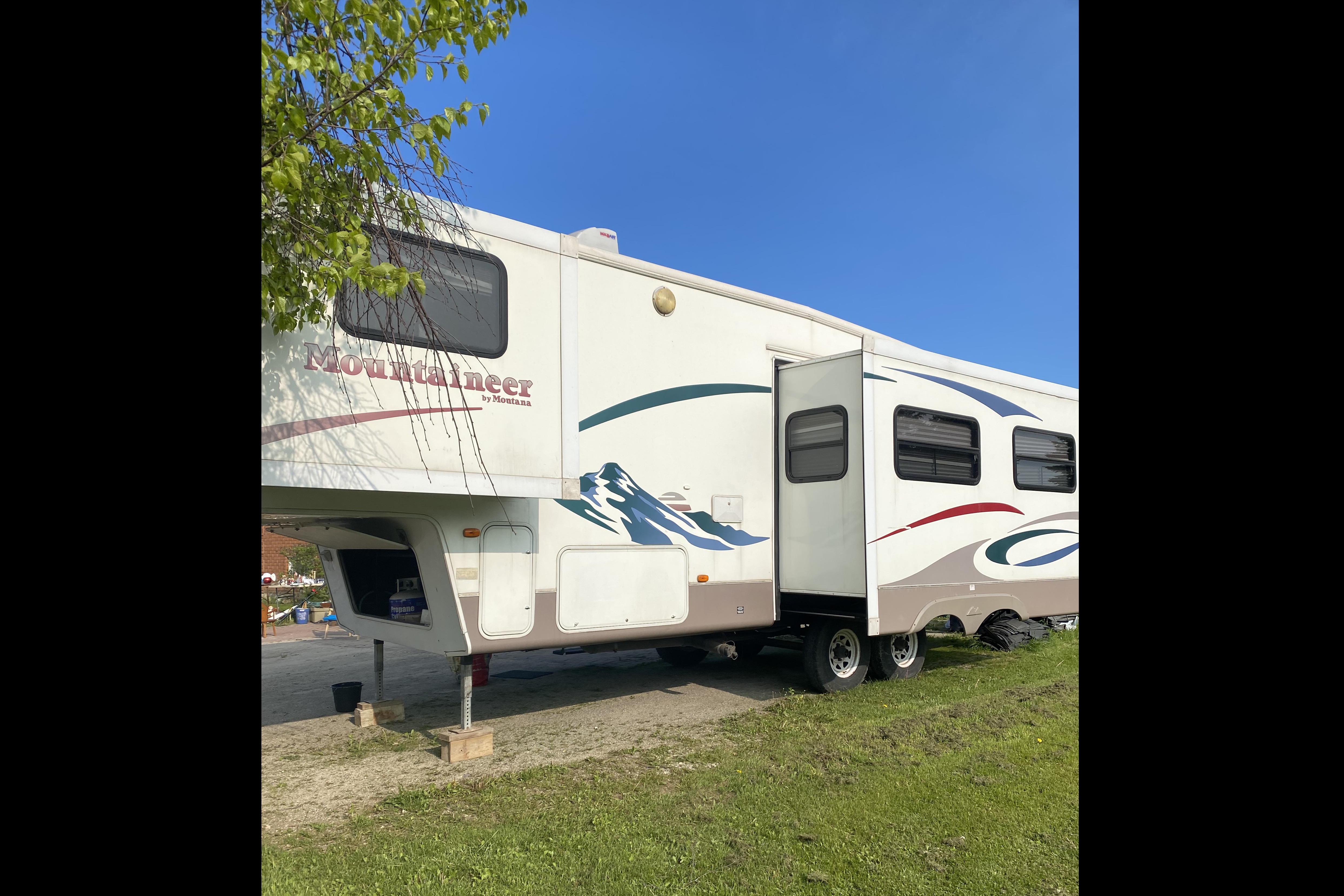 Mountaineer by Montana Fifth Wheel