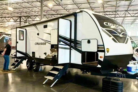 P & N Cruiser air Travel Trailer
