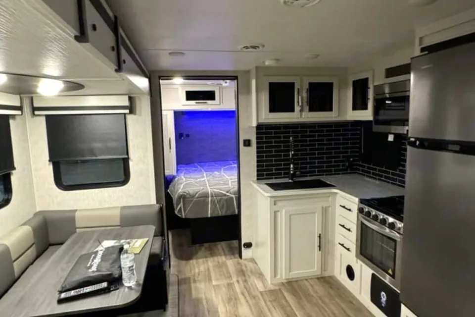 P & N Cruiser air Travel Trailer