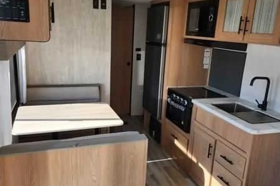 True North's 2023 Prime Time avenger 26bk Travel Trailer