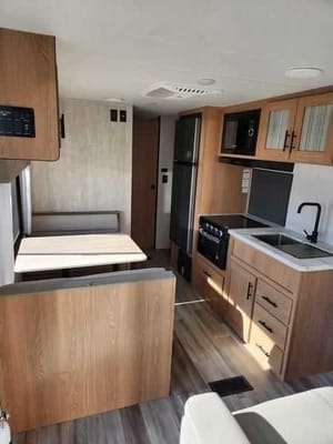 True North's 2023 Prime Time avenger 26bk Travel Trailer