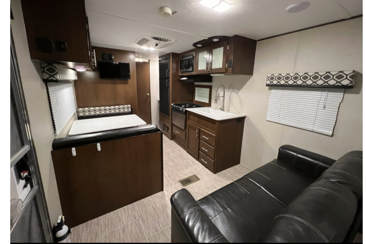 01 - 2020 - AVENGER - BUNKS - 4700lbs - SLEEPS 10