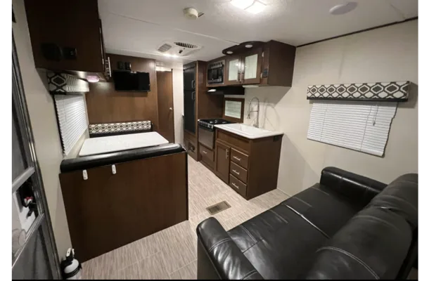 01 - 2020 - AVENGER - BUNKS - 4700lbs - SLEEPS 10