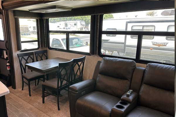 beautiful couples layout, King bed with a large living room, Turn Key