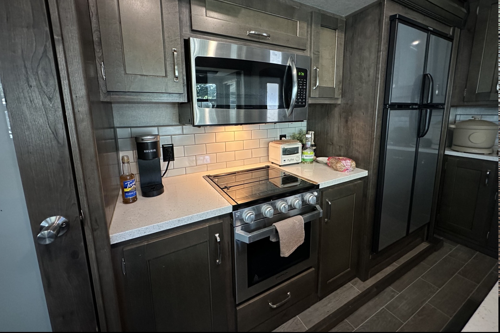 beautiful couples layout, King bed with a large living room, Turn Key