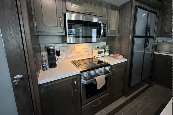 beautiful couples layout, King bed with a large living room, Turn Key