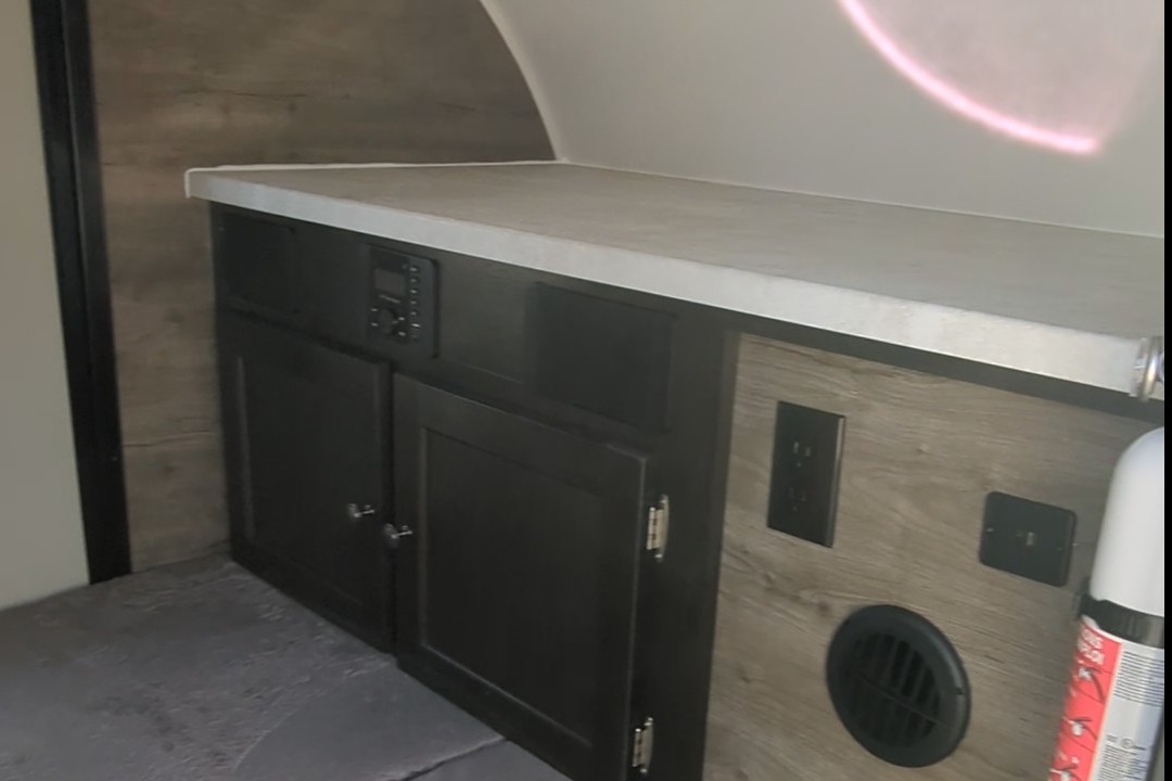 Mini-roulotte pour 2 personnes / Bien équipée