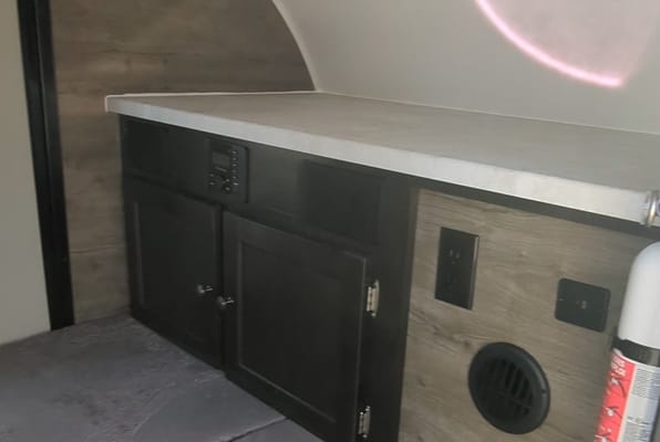Mini-roulotte pour 2 personnes / Bien équipée