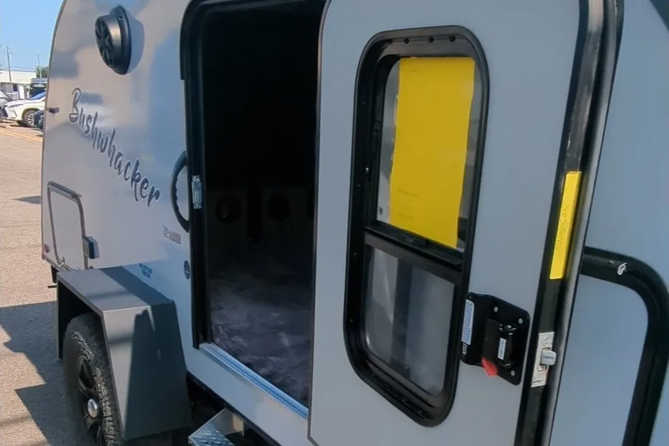 Mini-roulotte pour 2 personnes / Bien équipée
