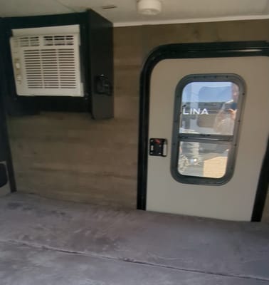 Mini-roulotte pour 2 personnes / Bien équipée