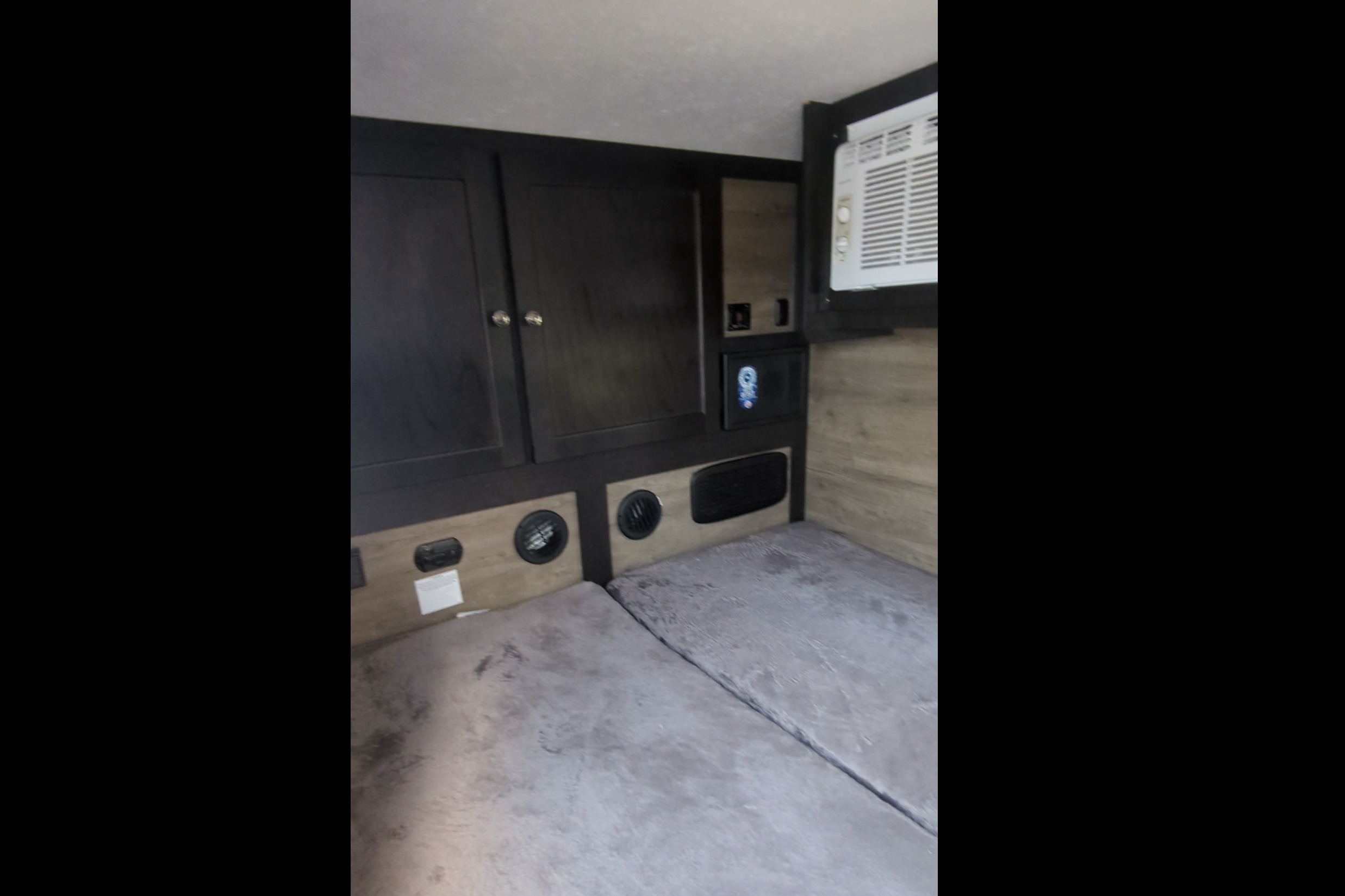 Mini-roulotte pour 2 personnes / Bien équipée