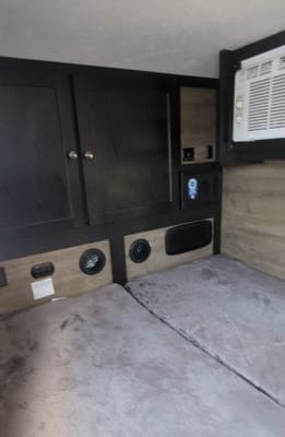 Mini-roulotte pour 2 personnes / Bien équipée