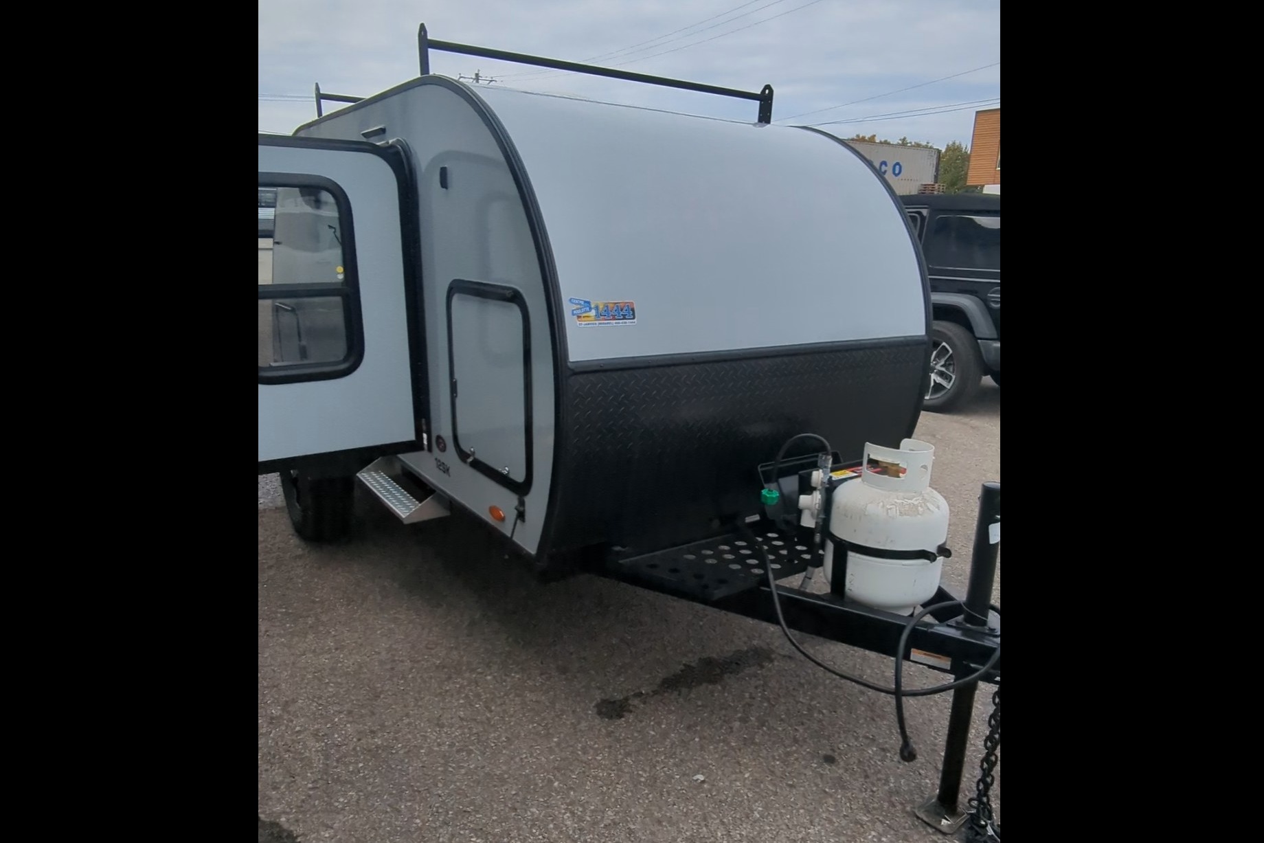 Mini-roulotte pour 2 personnes / Bien équipée