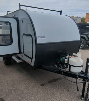 Mini-roulotte pour 2 personnes / Bien équipée