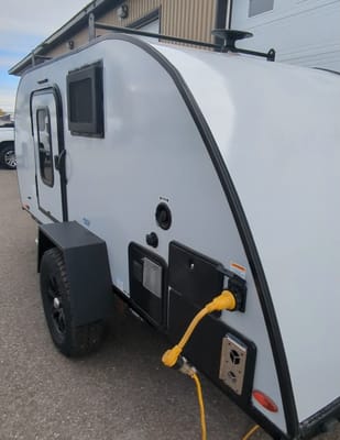 Mini-roulotte pour 2 personnes / Bien équipée