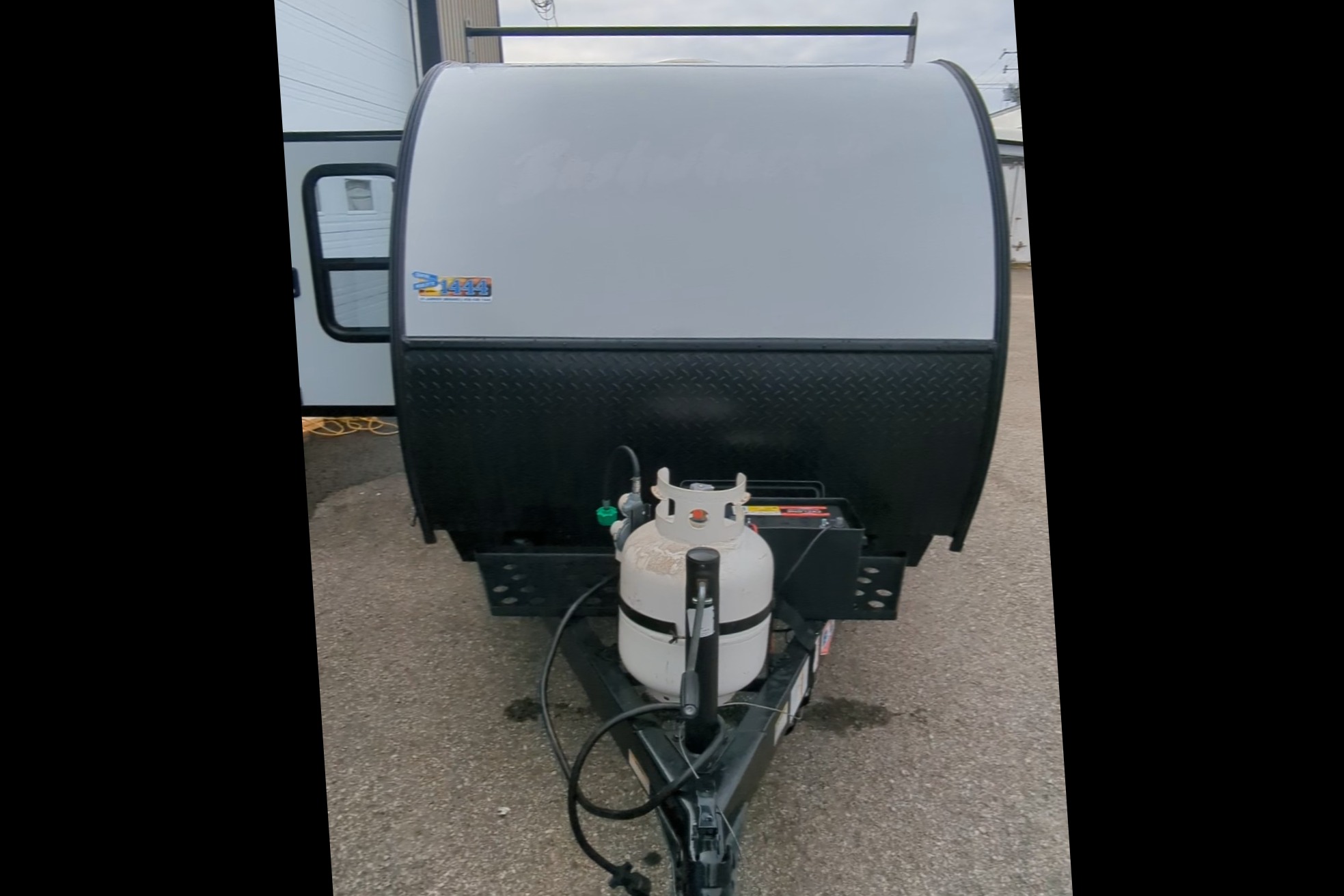Mini-roulotte pour 2 personnes / Bien équipée