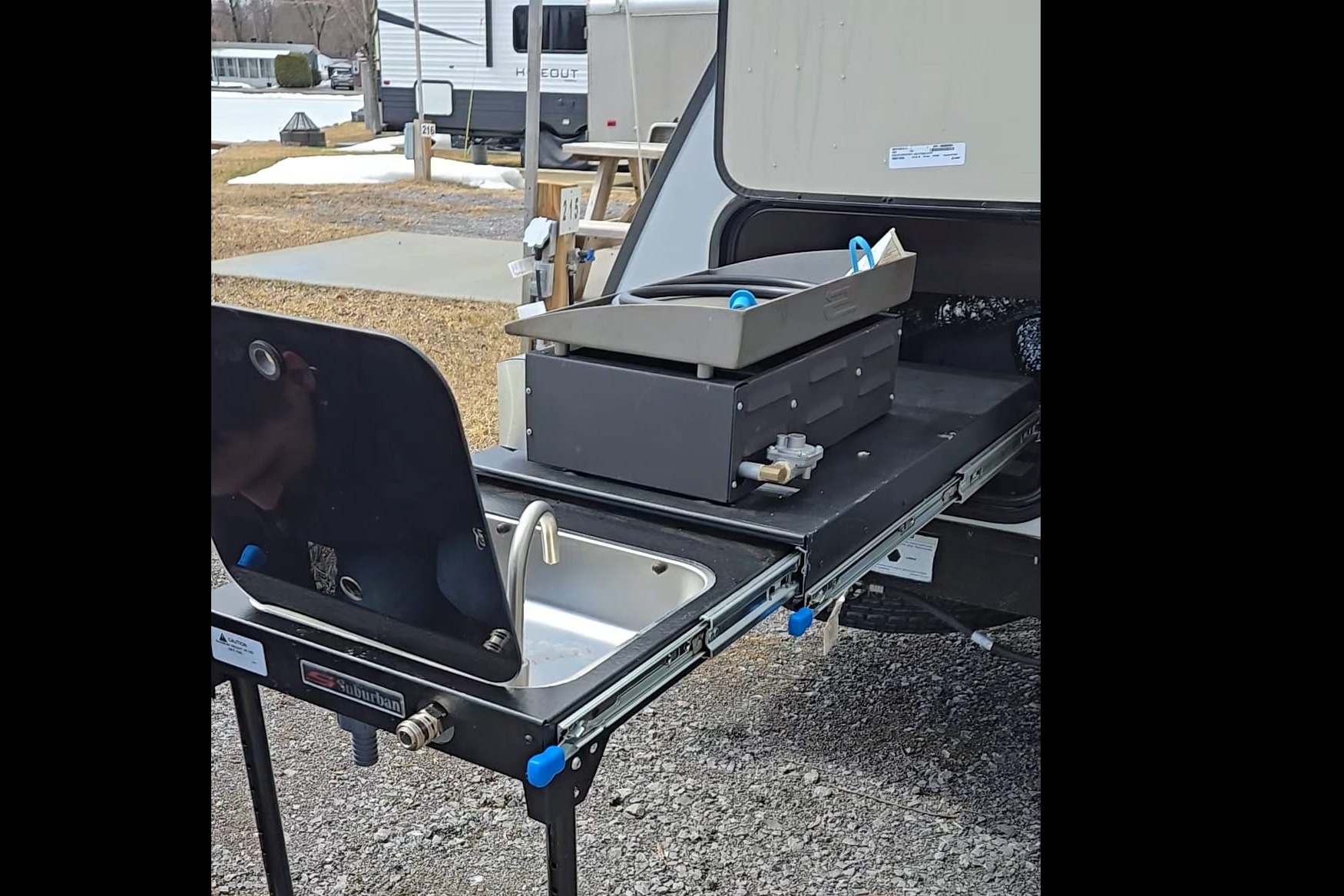 Mini-roulotte pour 2 personnes / Bien équipée