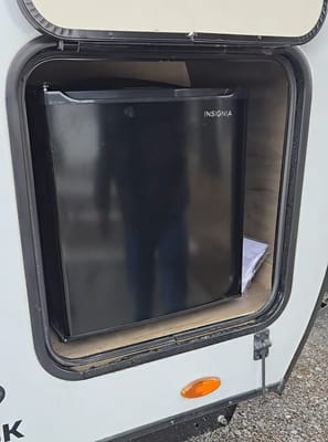 Mini-roulotte pour 2 personnes / Bien équipée