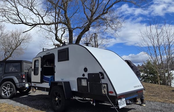 Mini-roulotte pour 2 personnes / Bien équipée