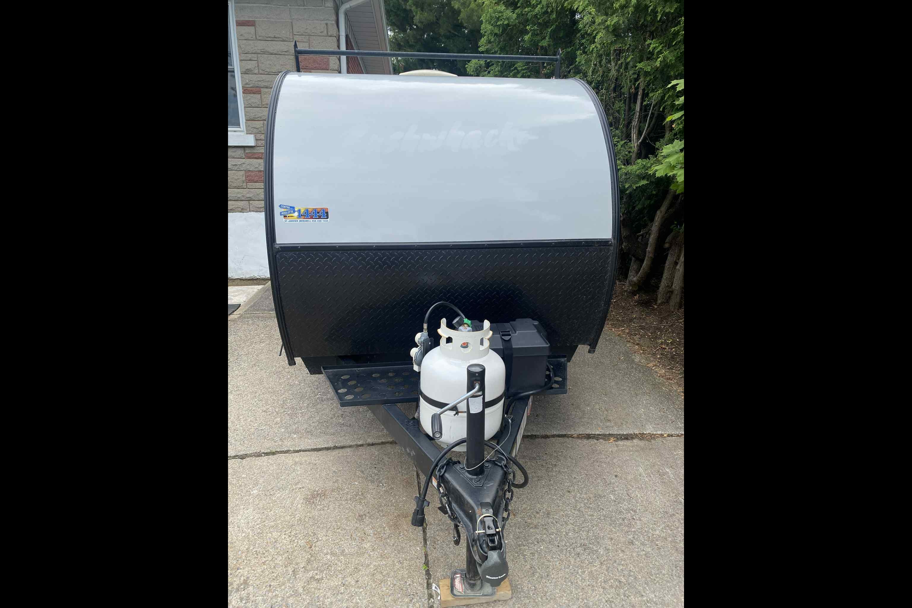Mini-roulotte pour 2 personnes / Bien équipée