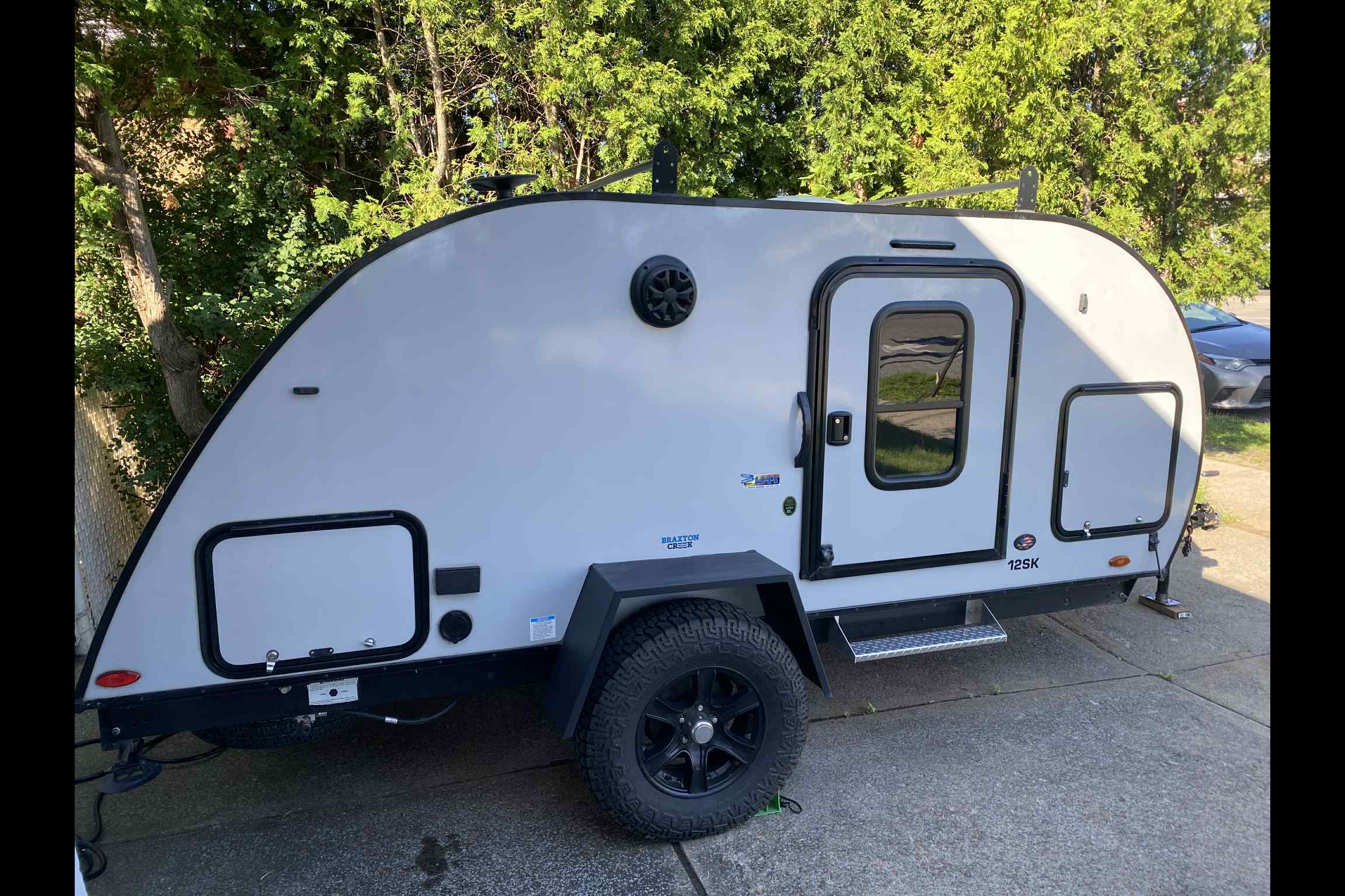 Mini-roulotte pour 2 personnes / Bien équipée