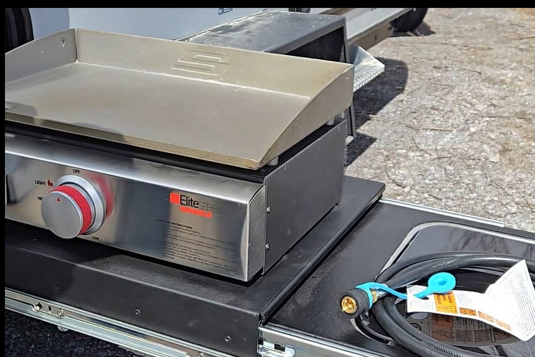 Mini-roulotte pour 2 personnes / Bien équipée