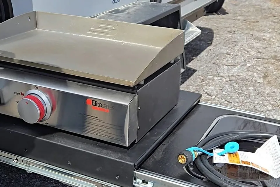 Mini-roulotte pour 2 personnes / Bien équipée