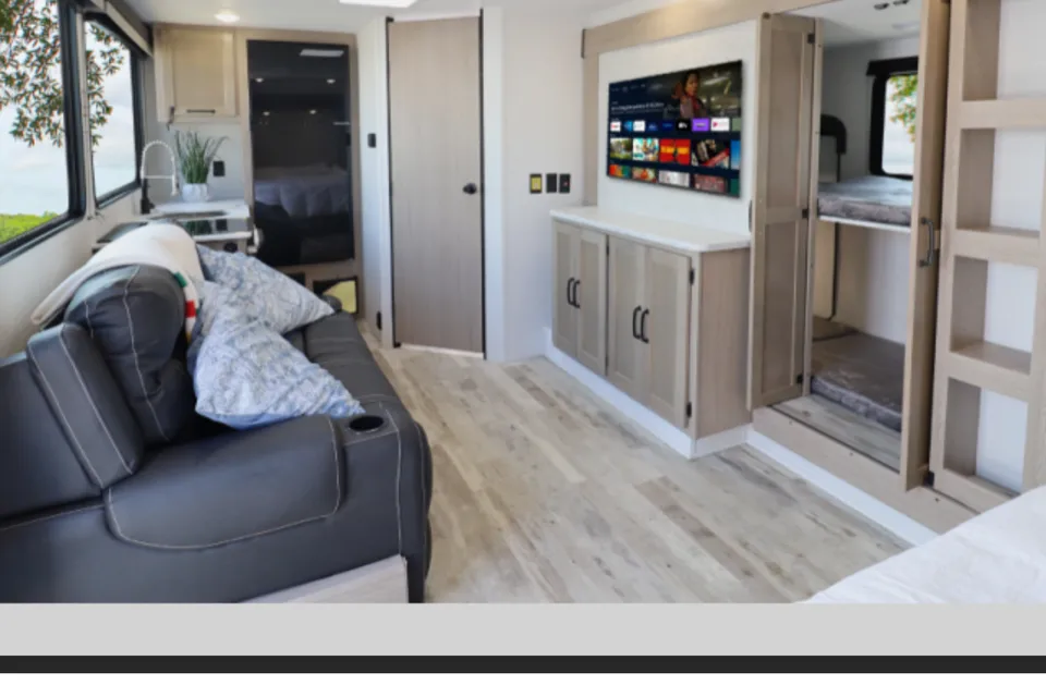 Marcus's Grand River 23hbs Travel Trailer