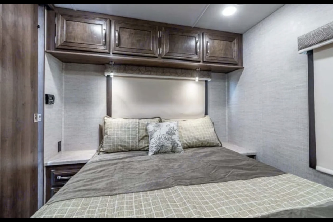 C20*NEW*Luxury Entegra Sleeps 10-Private MasterSuite Entegra Class C