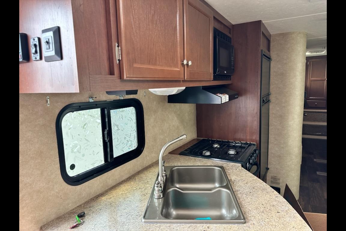 Crossroads Z-1 Travel Trailer