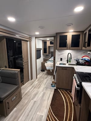 Alliance Delta BH241 Travel Trailer, Starlink included.