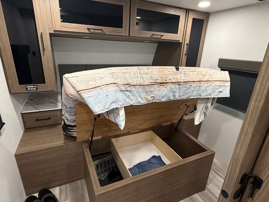 Alliance Delta BH241 Travel Trailer, Starlink included.