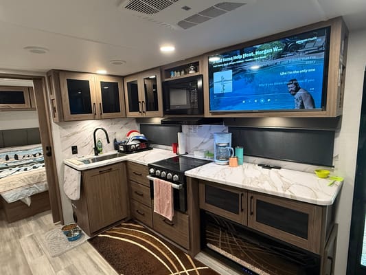 Alliance Delta BH241 Travel Trailer, Starlink included.