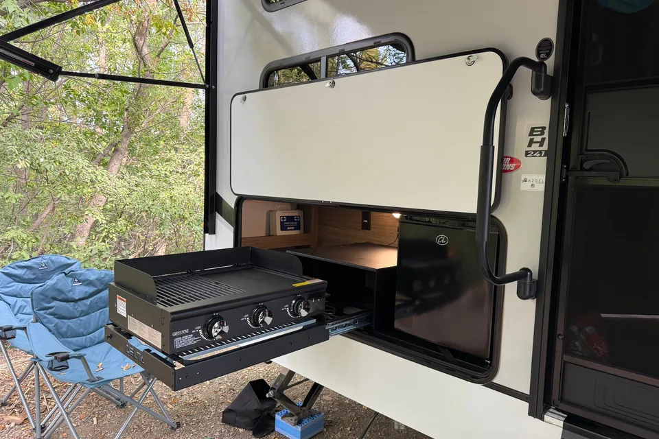 Alliance Delta BH241 Travel Trailer, Starlink included.
